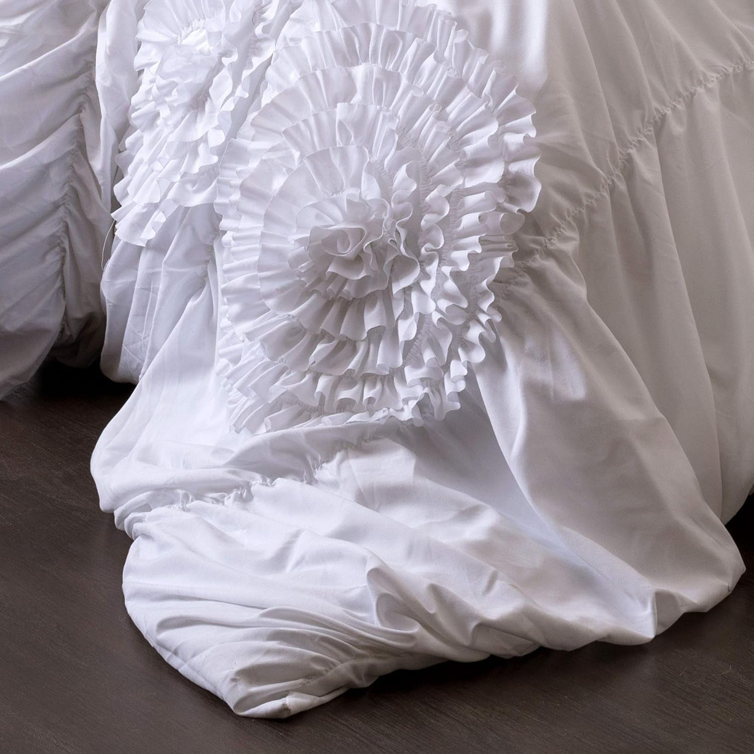 Lush D¨¦cor Serena 3 Piece Ruched Flower Comforter Set - White - Full/Queen